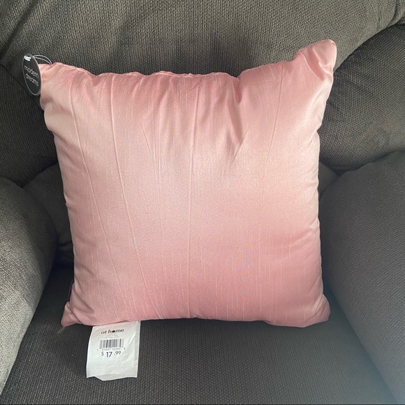 Brand New Set of 2 Light Pink Throw Pillows - Picture 4 of 5